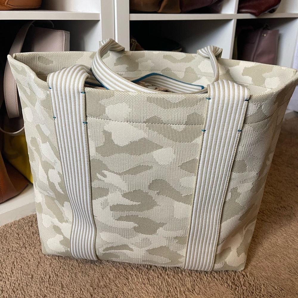 Rothy’s Essential Tote in Desert Camo